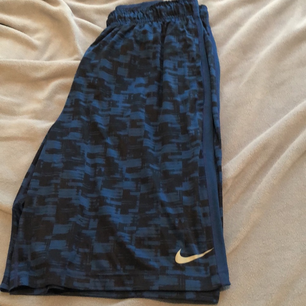 Nike dri-fit basketball shorts L